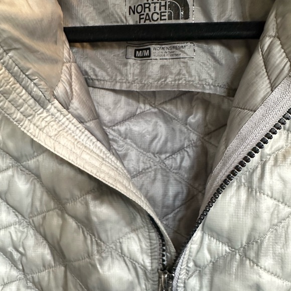 The North Face ThermoBall Womens Jacket Grey Medium Used Great Condition M - Picture 6 of 9